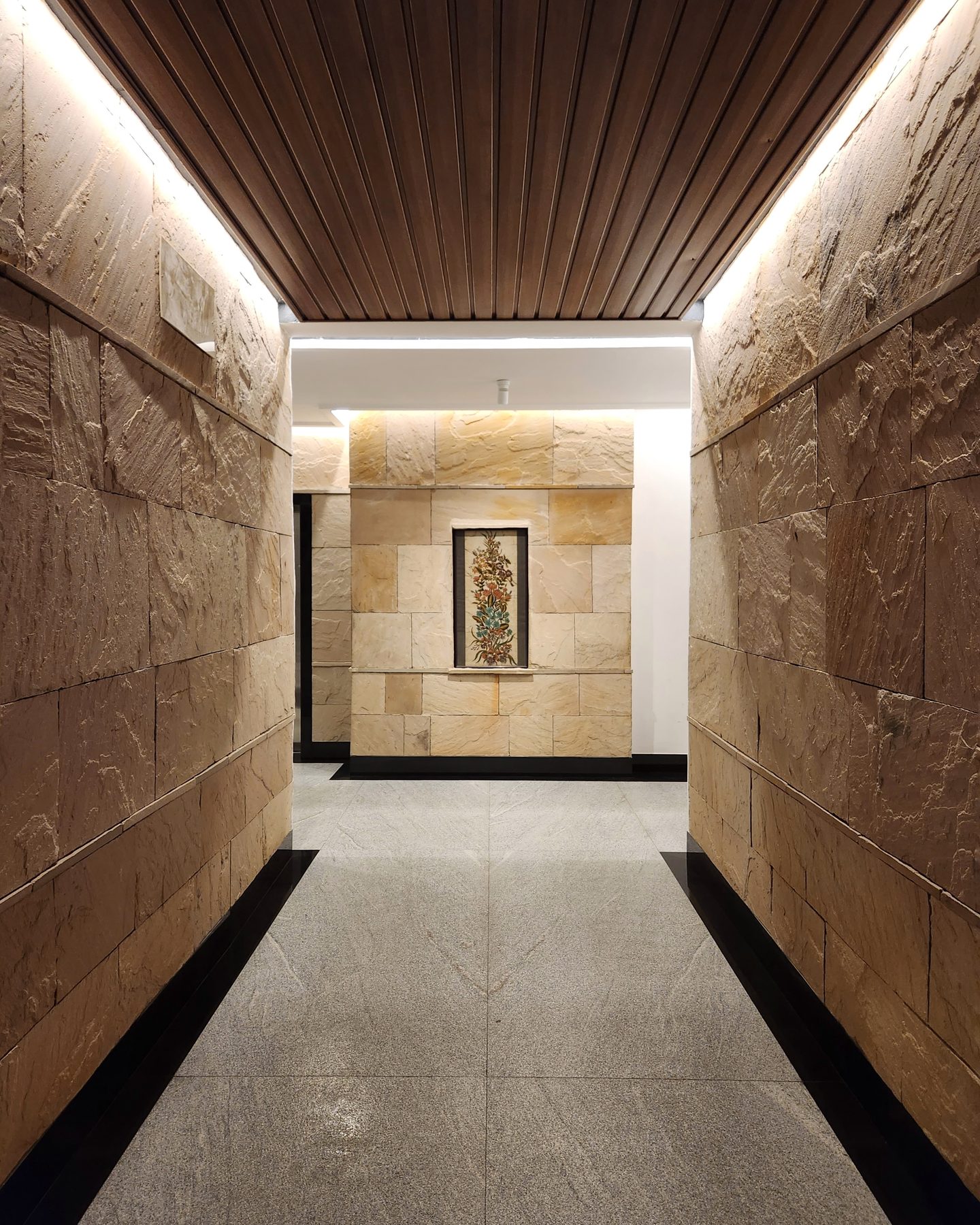 A-87 Richmond Road — Lift lobby — sandstone washed in light