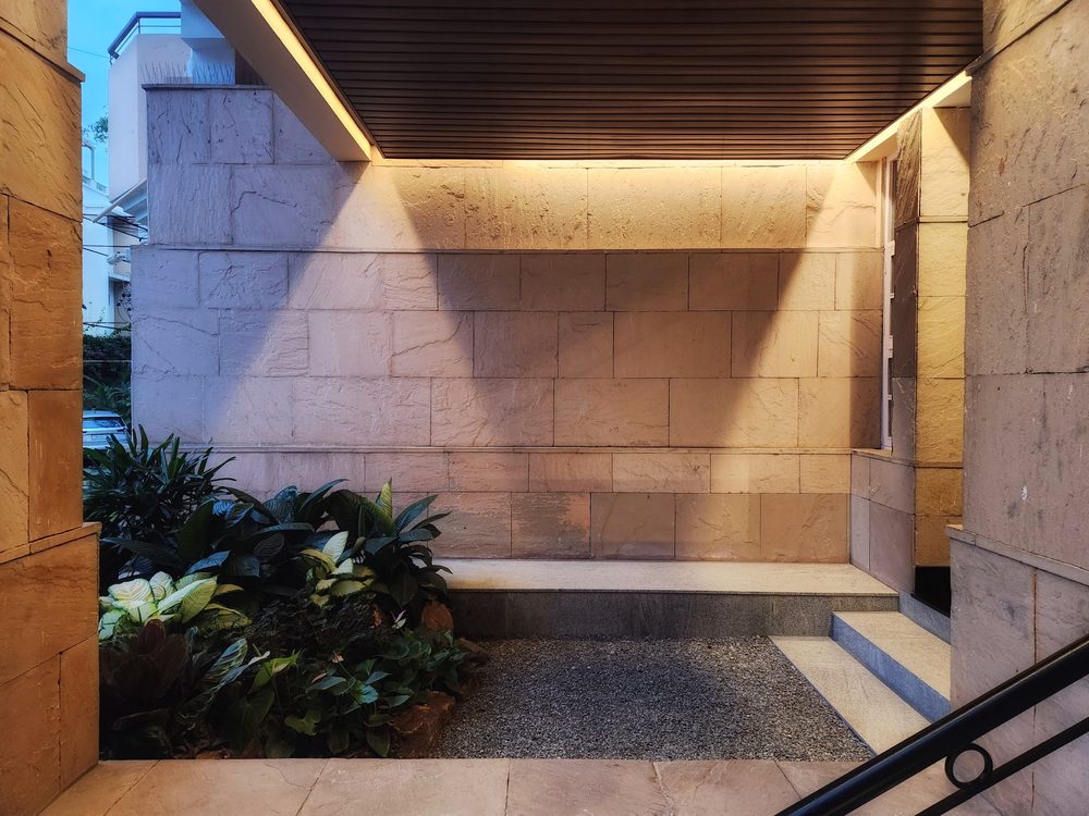 A-87 Richmond Road — Bench under the timber soffit
