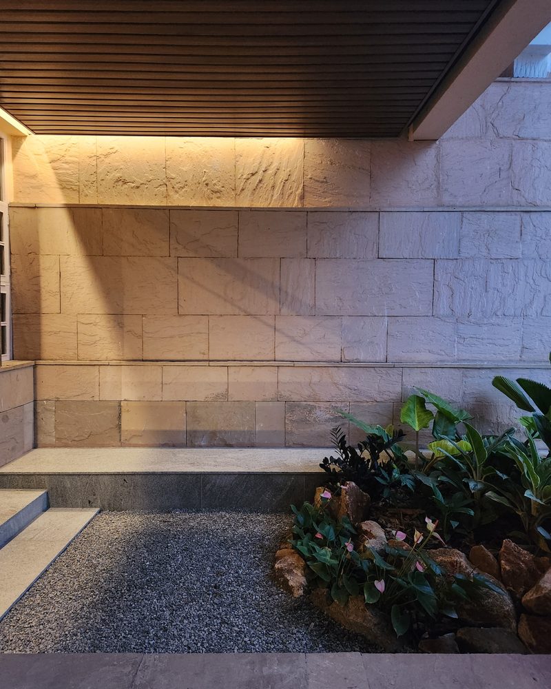 A-87 Richmond Road — Stone and planting